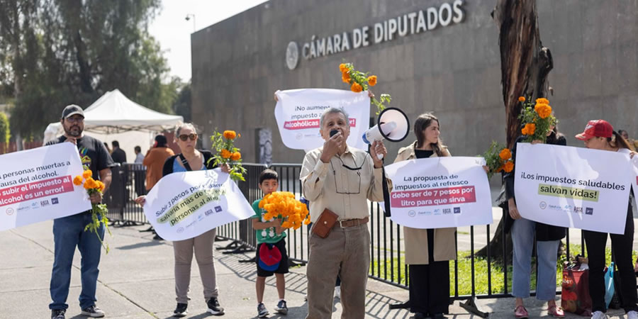 ORGANIZACIONES DE LA SOCIEDAD CIVIL PROTESTAN FRENTE A LA CÁMARA DE DIPUTADOS ORGANIZACIONES DE LA SOCIEDAD CIVIL PROTESTAN FRENTE A LA CÁMARA DE DIPUTADOS